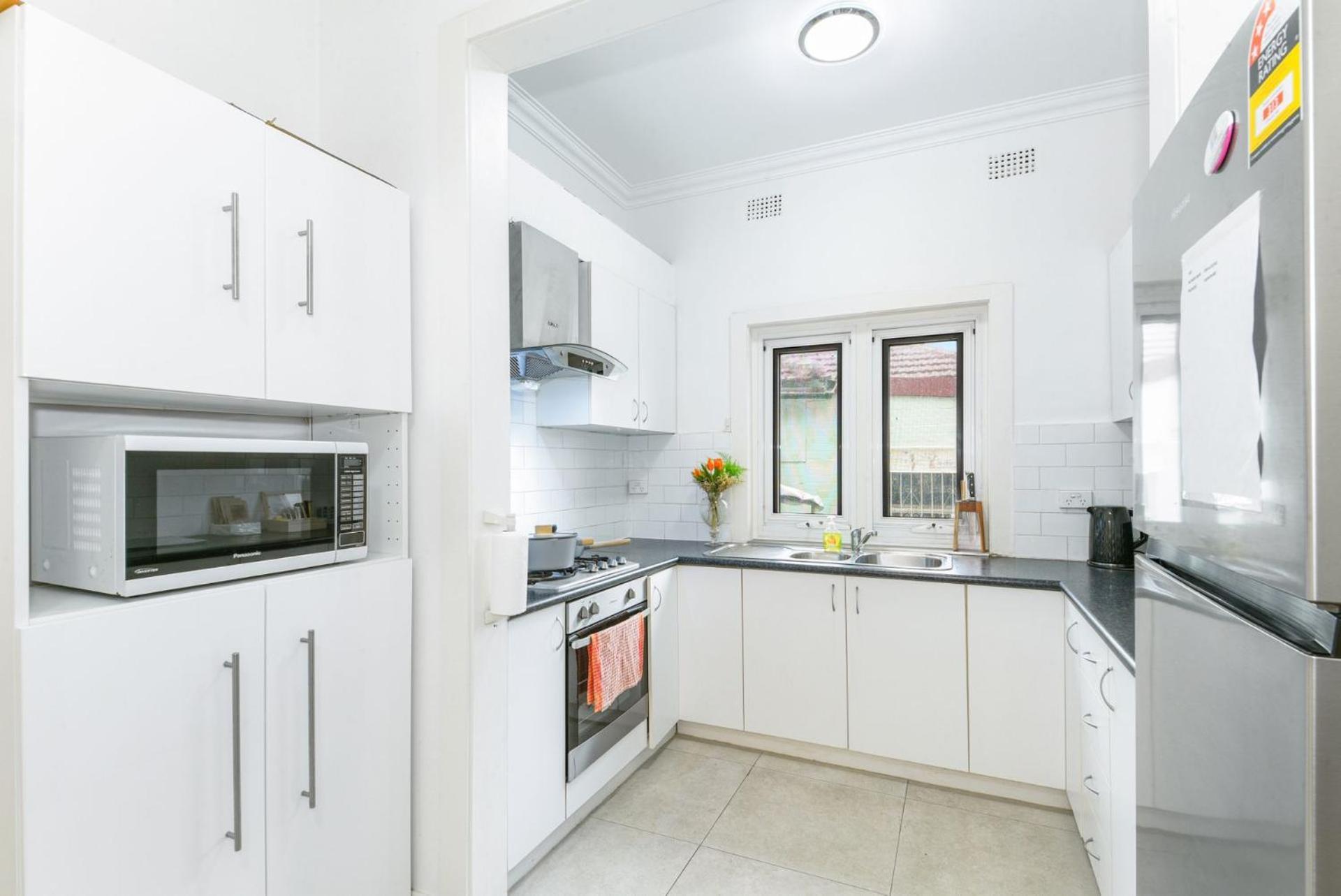 Mins To Mall Convenient 3beds Classic Charm Guest house
