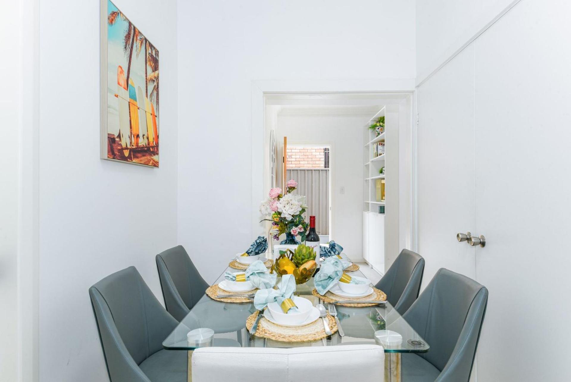 Mins To Mall Convenient 3beds Classic Charm Sydney