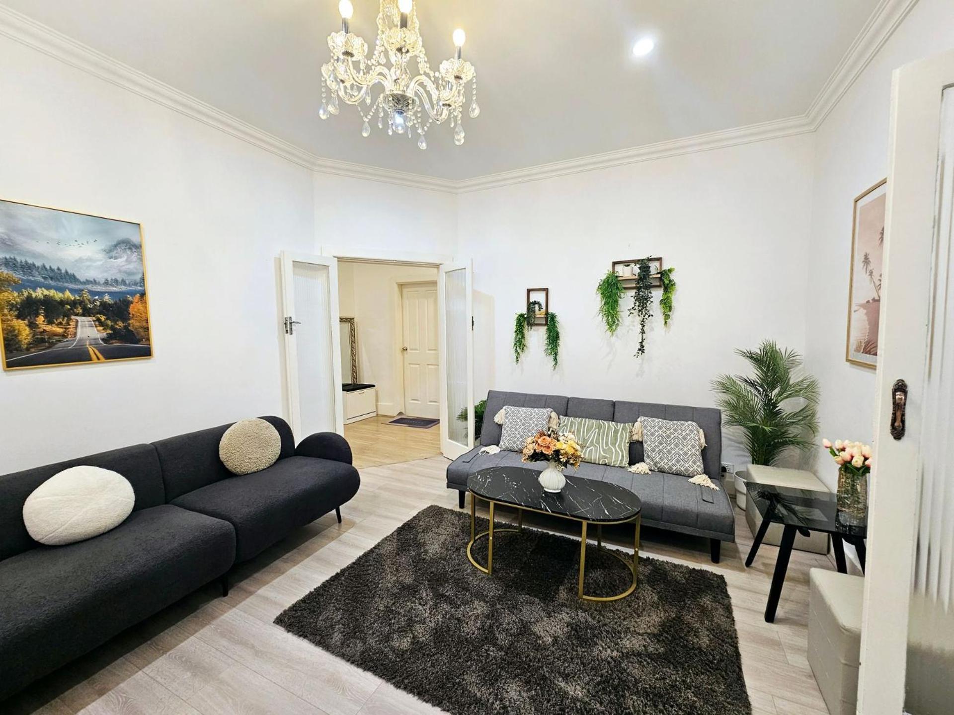 Mins To Mall Convenient 3beds Classic Charm Guest house