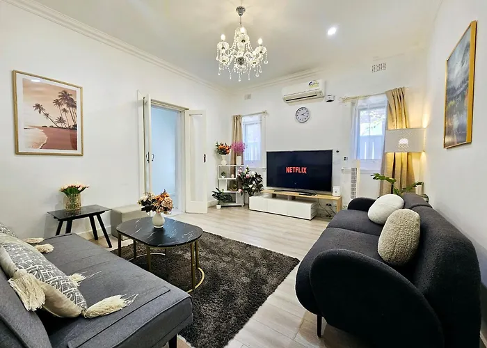 Mins To Mall Convenient 3Beds Classic Charm Home